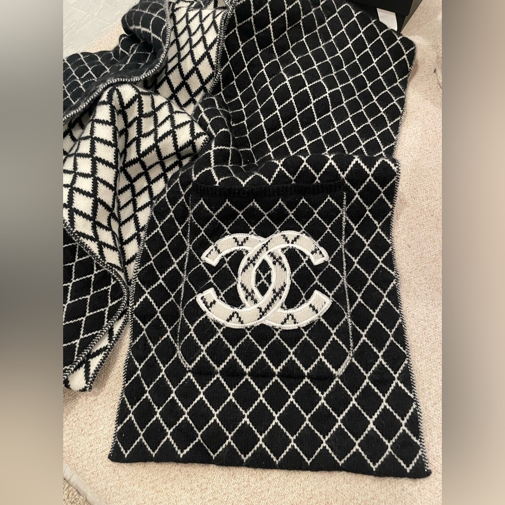 Chanel scarf - excellent condition